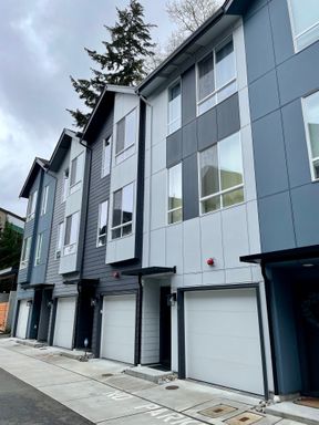 Like-New Beardslee Townhouse... – photo 1