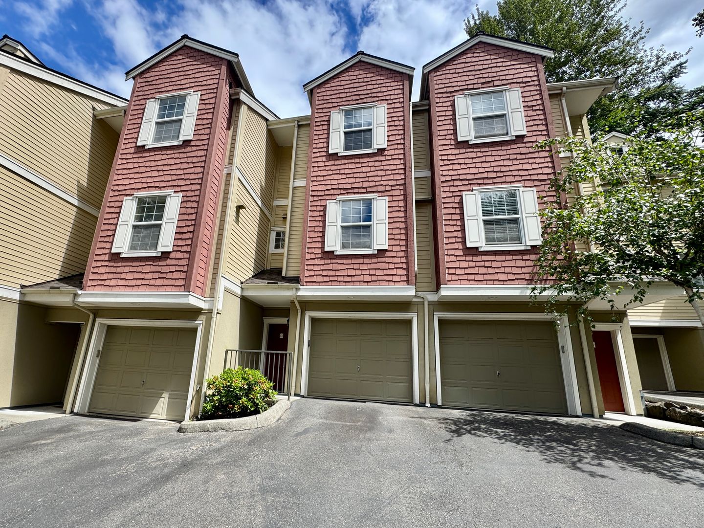Renton Townhome: 1800 NE 40th St #A6