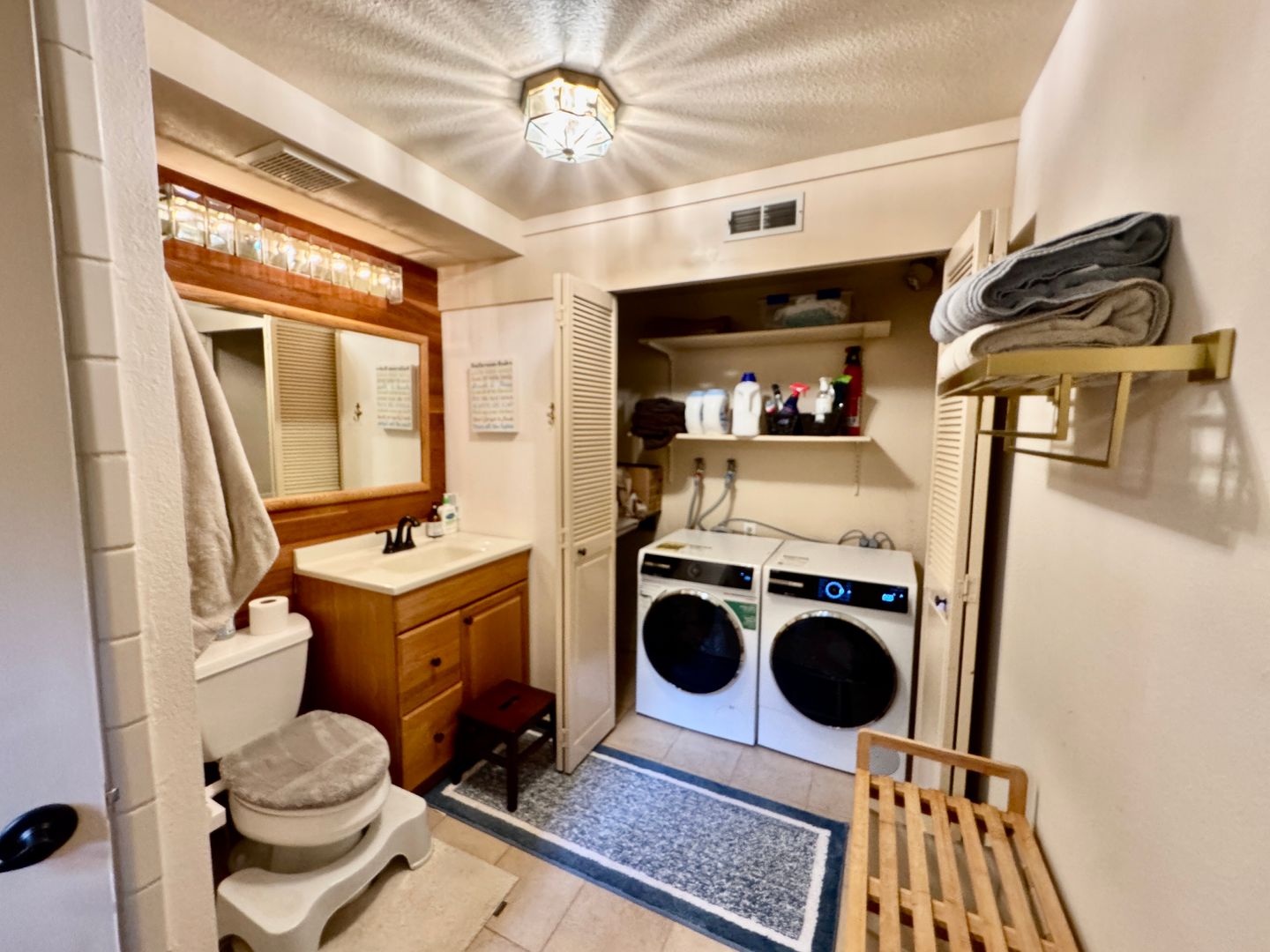 Laundry room at SE 47th PL (15130)