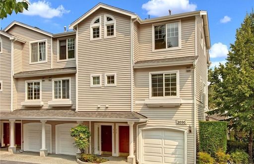 Bellevue Townhouse!!! Water/Sewer included! – photo 1