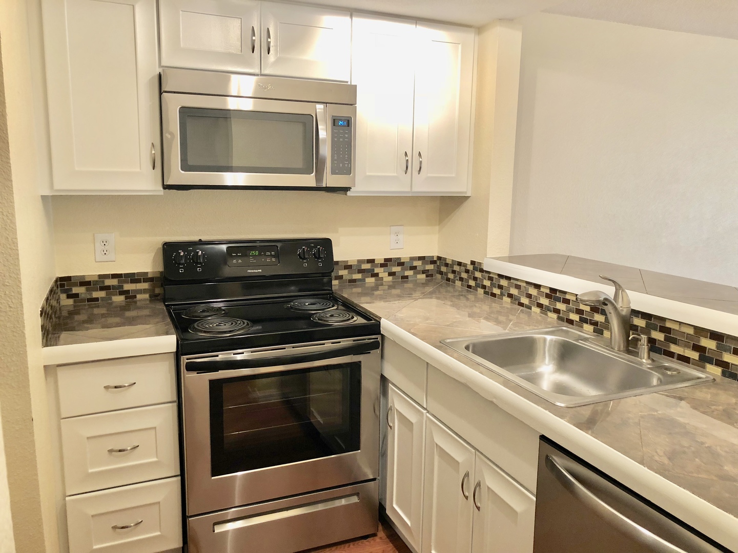 Auburn Apartment: 902 28th St NE