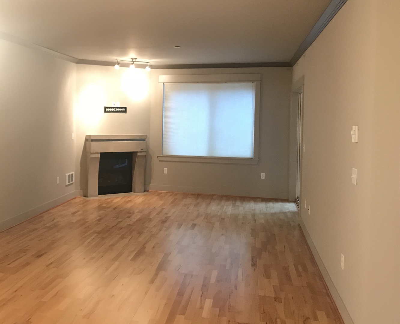 Issaquah Condo: 18609 SE Newport Way Apt 101