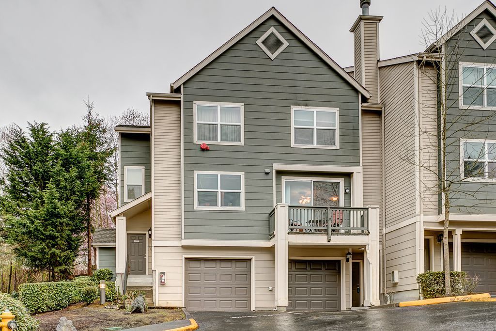 Lynnwood House: 3116 164th St SW Unit 2202