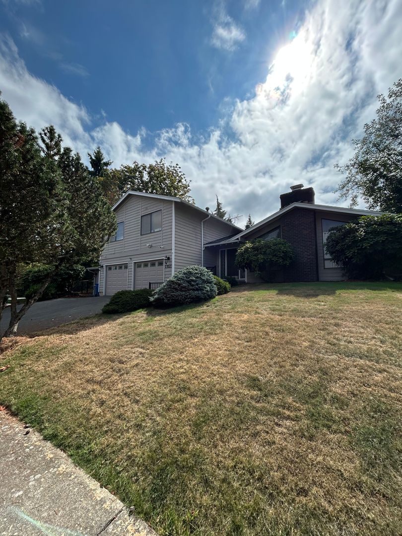 Bellevue House: 15123 SE 48th Dr