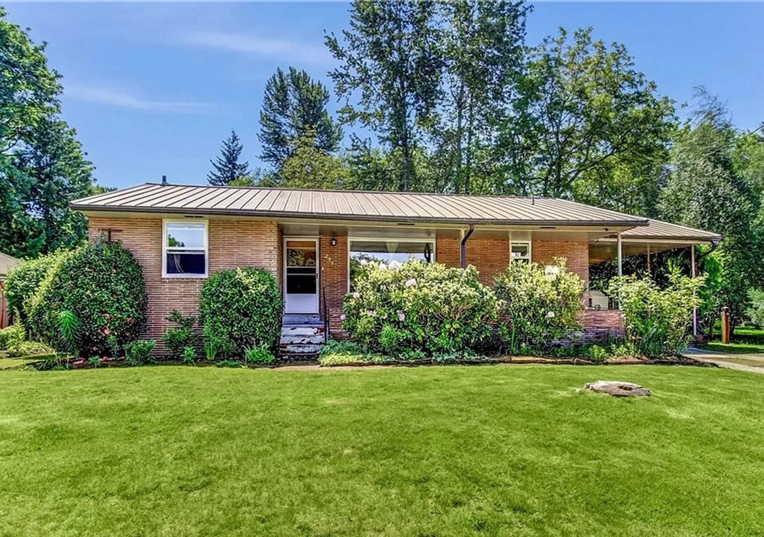 Issaquah Apartment: 295 NW Cherry Place