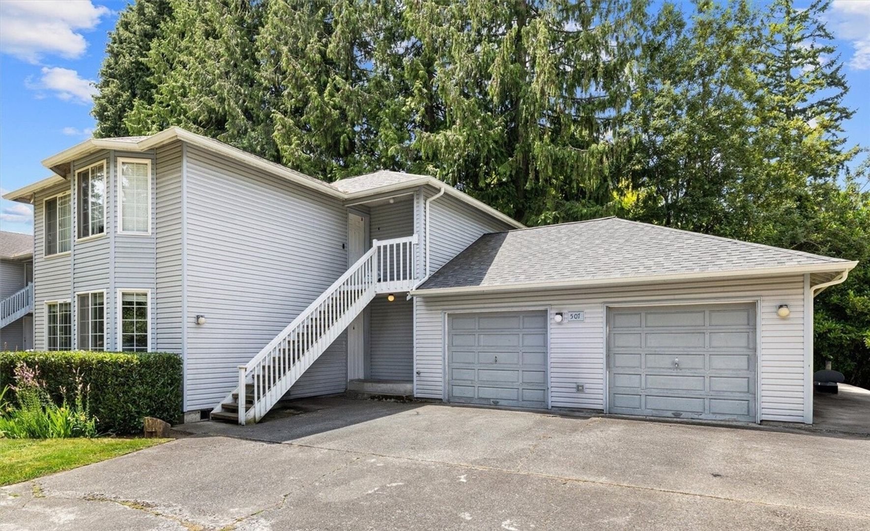 Everett Apartment: 507 Madison St