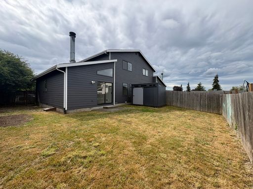 Sun-Filled & Fully Updated 3BR Home in Mount Vernon with Fenced Back Yard