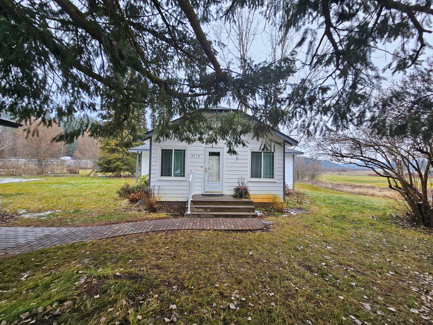 Chattaroy House: 3710 E. Chattaroy Rd