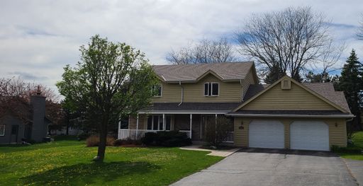 Spacious Living, Comfort & Convenience Near Brookfield – photo 1