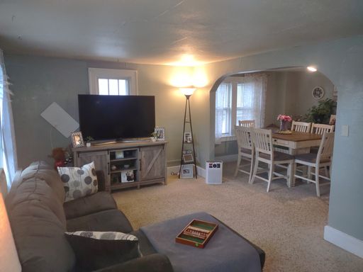Spacious 3-Bedroom Upper Unit with Large Balcony & Garage Parking – Waukesha! Near Carroll College – photo 1