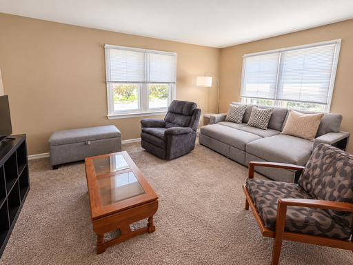 Cozy 1-Bedroom Living with Garage Parking in a Convenient West Allis Location – photo 1
