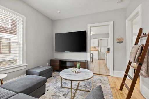 Modern Lower Living in the Heart of West Allis – photo 1