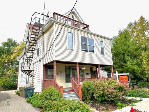 Beautiful Atwood Neighborhood 3 Bed Flat with off street parking – photo 1