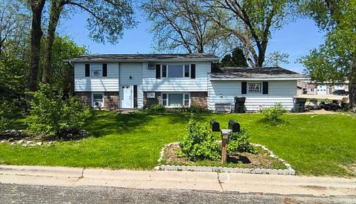 Spacious 2-Bedroom + Den Upper Duplex Available Now! – photo 1