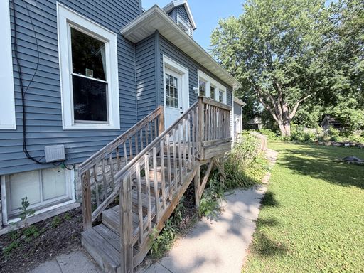 Adorable 2 Bedroom Apartment with Private Entry – 656 Mount Vernon St., Oshkosh – photo 1
