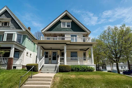 1-Bedroom Apartment Near UWM – Prime East Side Location – photo 1