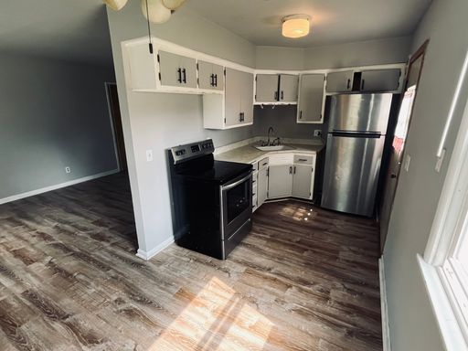 PRICE REDUCED | $250 MOVE-IN CREDIT | Renovated 2BR Near Lake Michigan | Housing Vouchers Welcome – photo 1