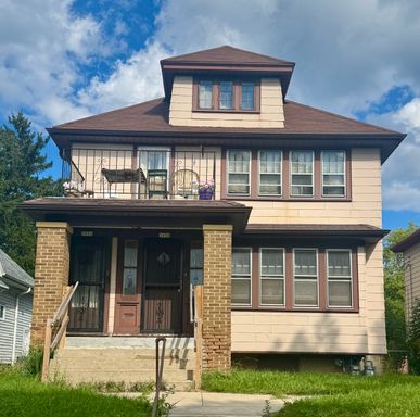 Freshly Updated 2-Bedroom Lower Duplex with Optional Garage – Near Expressway Access – photo 1