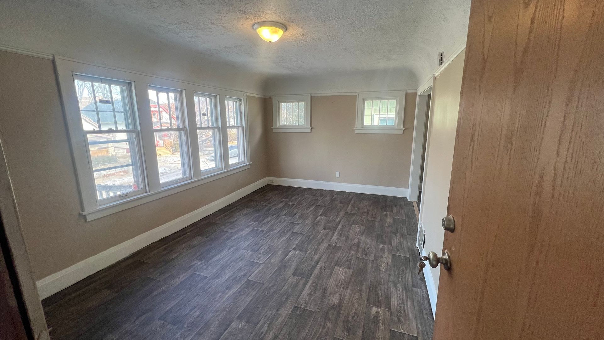 Milwaukee Apartment: 2421-2423 W Finn Pl