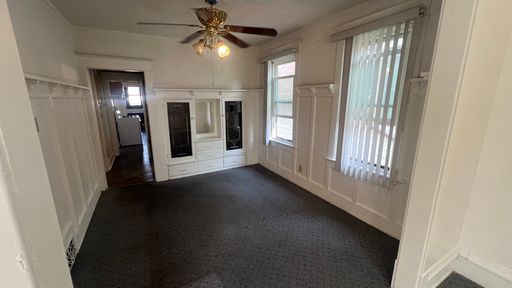 Spacious 3-Bedroom Upper Unit in Park West – photo 1