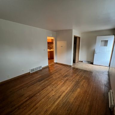 Immediate availability — 1BR lower unit in Riverwest! **$250 move-in credit offered through end of the month** – photo 1