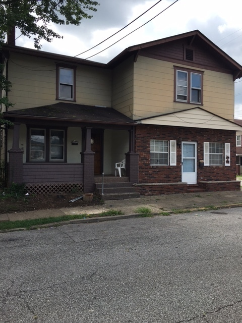 Charleston House: 813 1/2 Grant Street