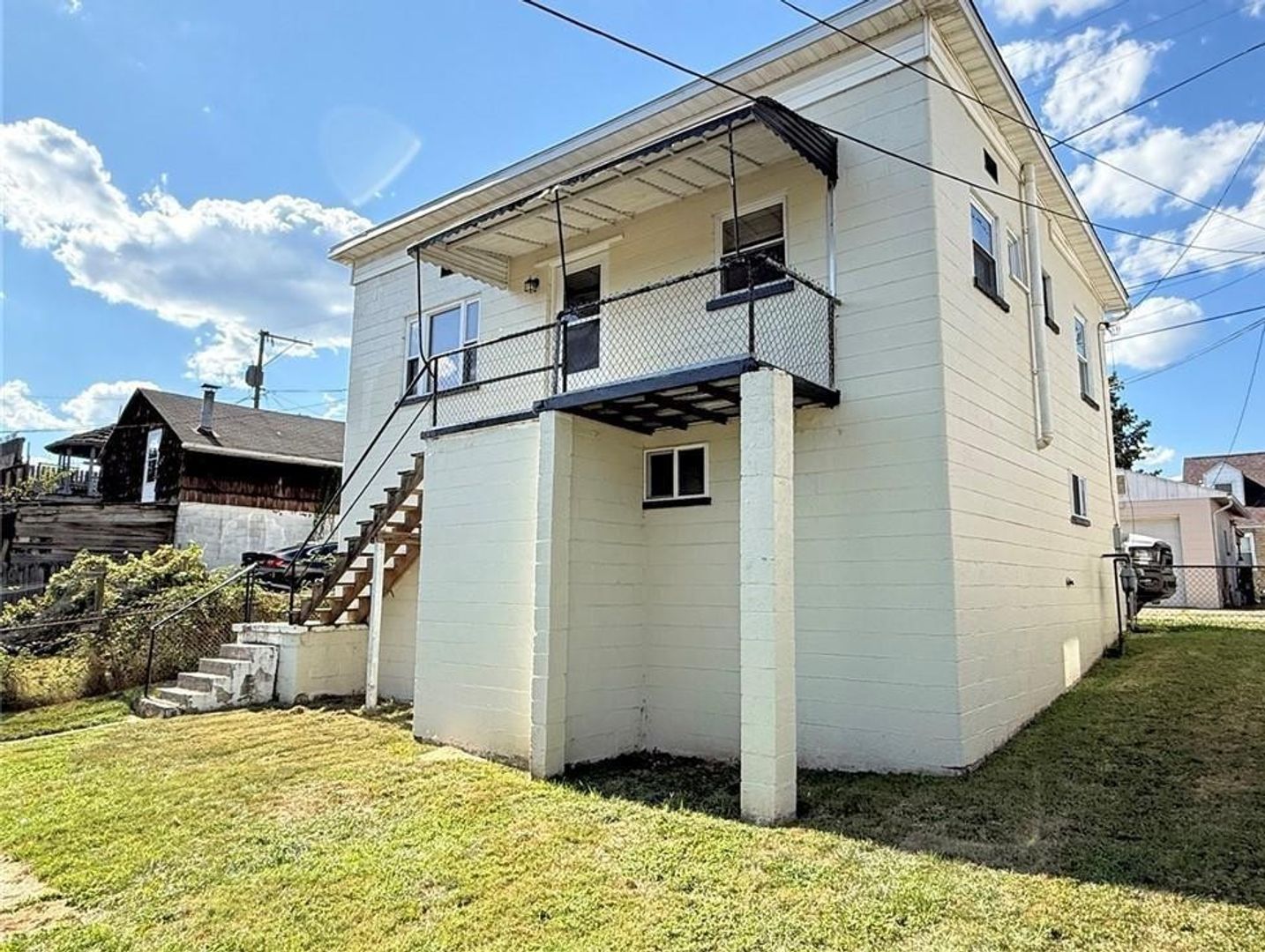 South Charleston House: 143 5th Avenue Rear