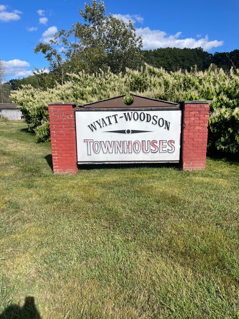Craigsville Apartment: 49 Woodson Court