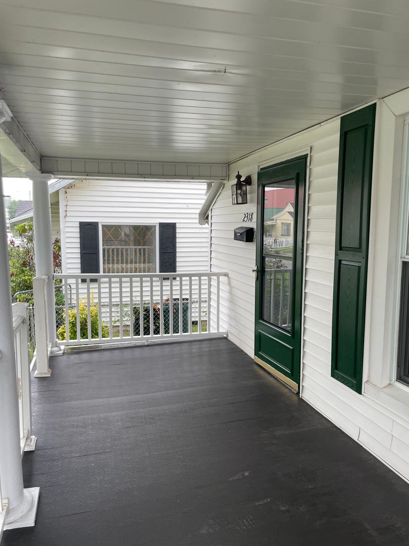 St. Albans House: 2318 Monroe Avenue