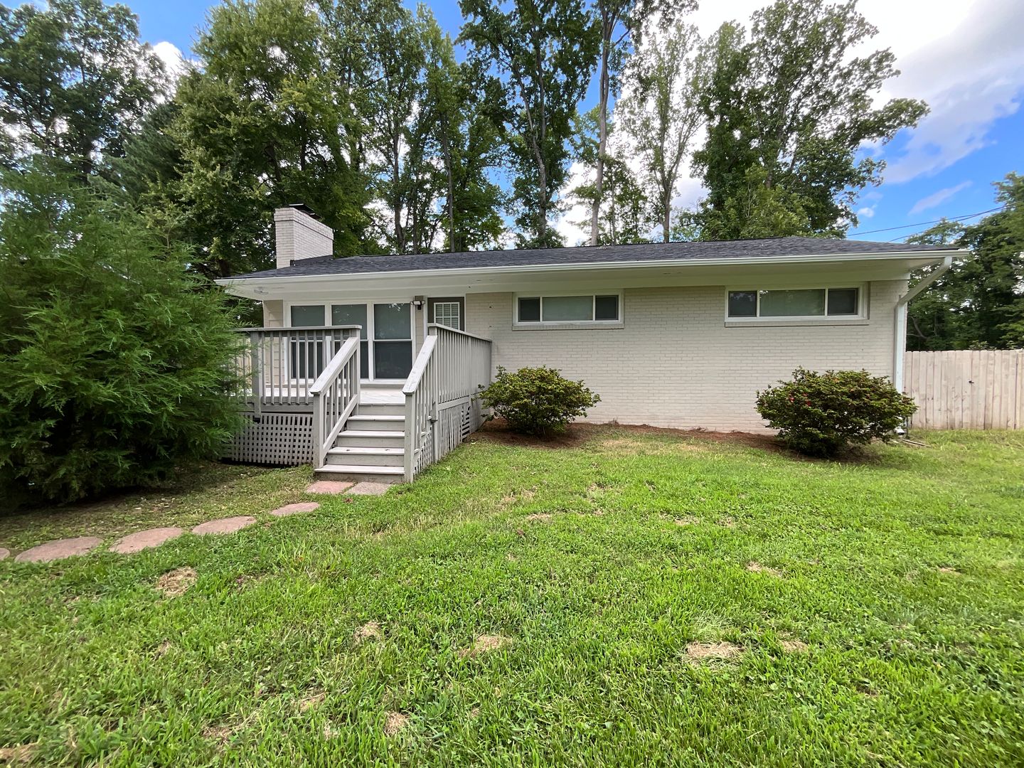 Greensboro House: 4026 Sedgewood Lane
