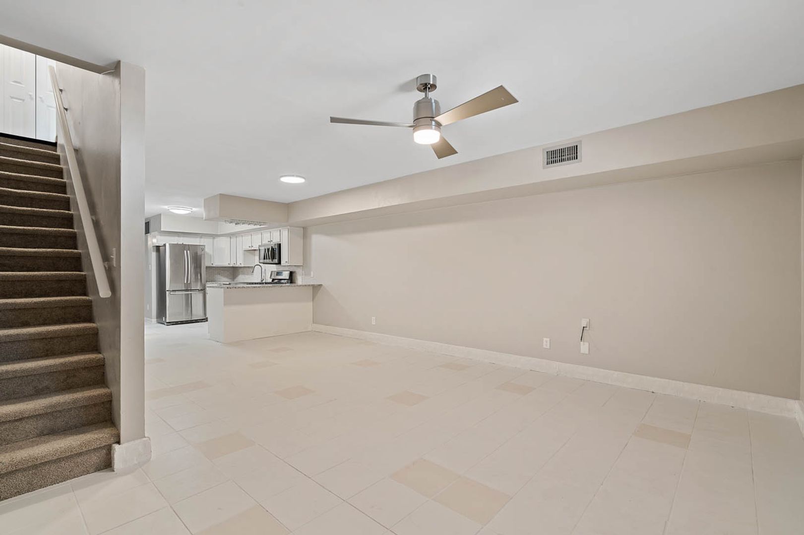 604 E. Iredell Avenue 4 of 8