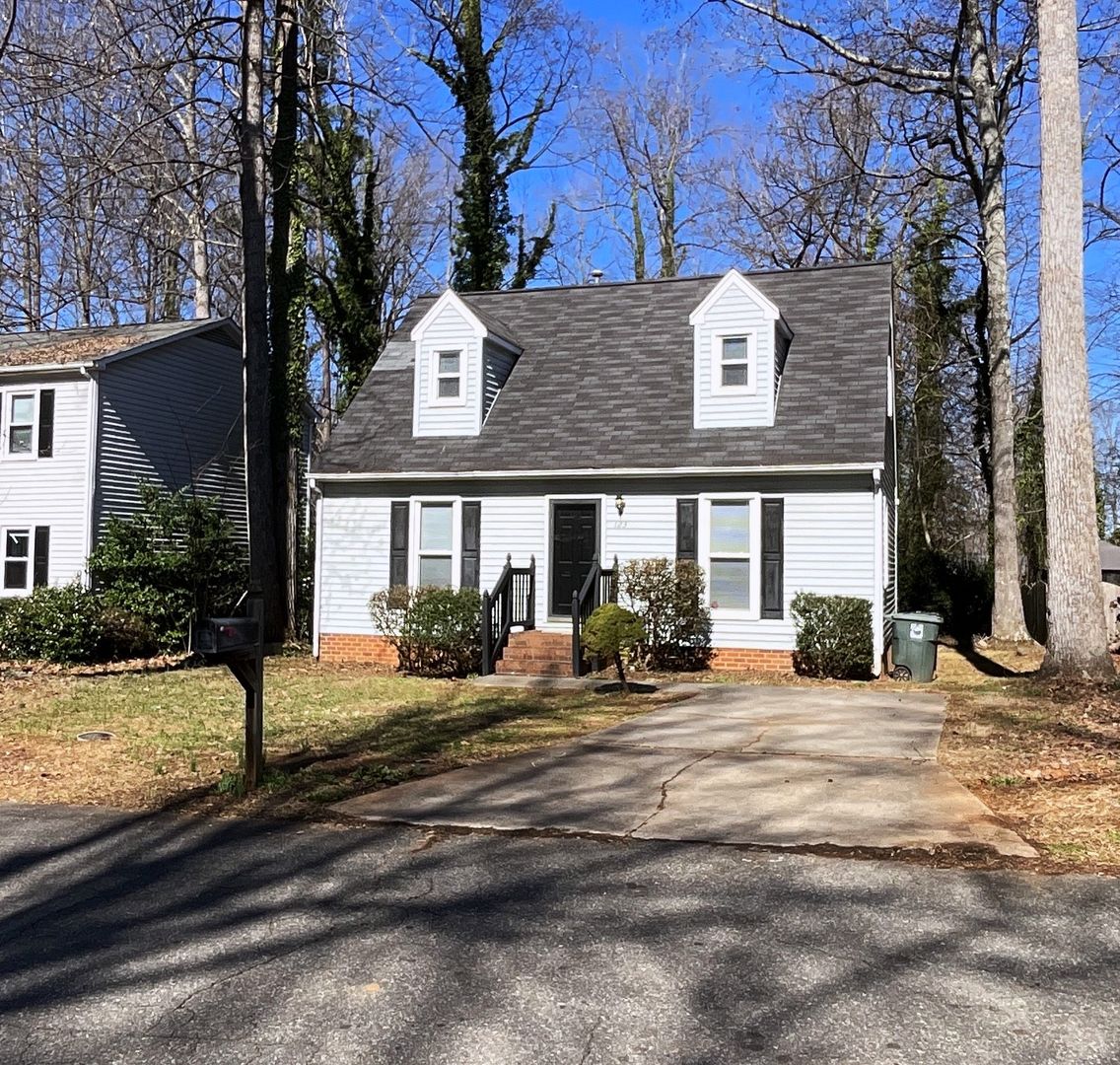 Greensboro House: 123 Arcaro Drive