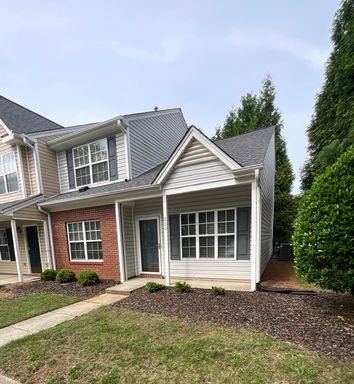 Charming 3 bdrm/ 2.5 bthrm End Unit Townhome! – photo 1