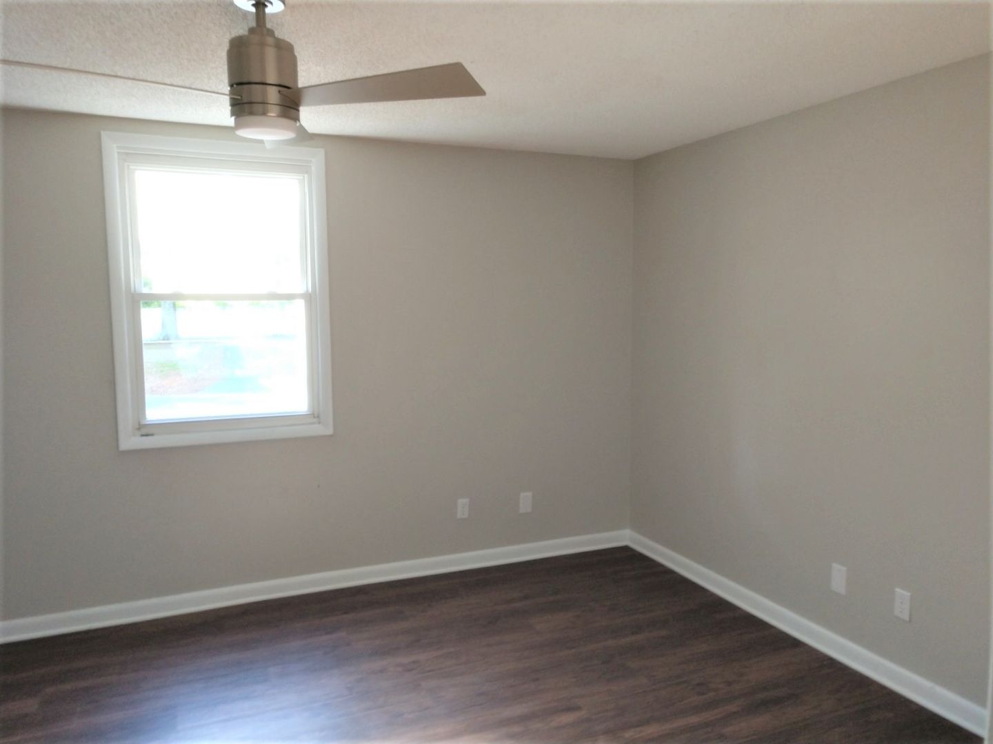 604 E. Iredell Avenue 9 of 12