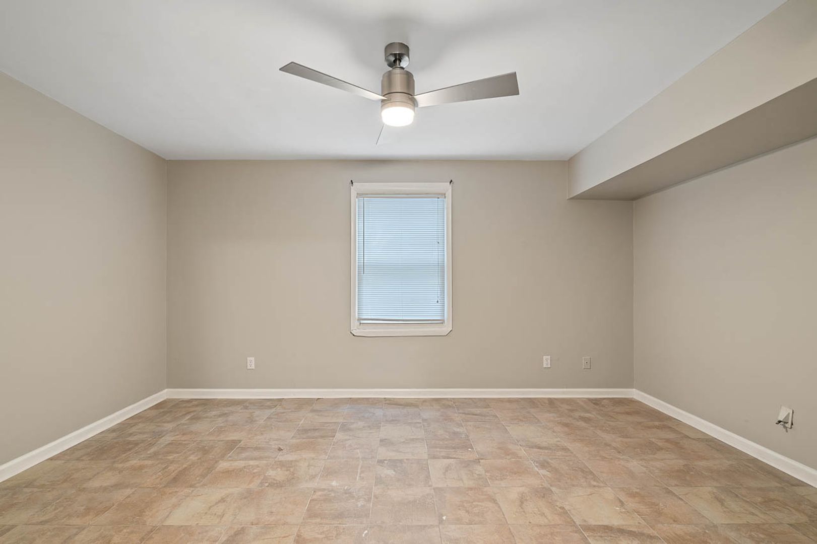 604 E. Iredell Avenue 6 of 8
