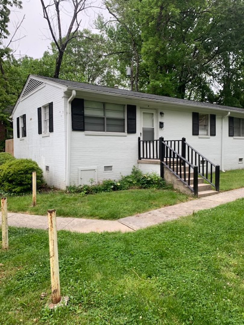 Greensboro Apartment: 1813 Walker Avenue