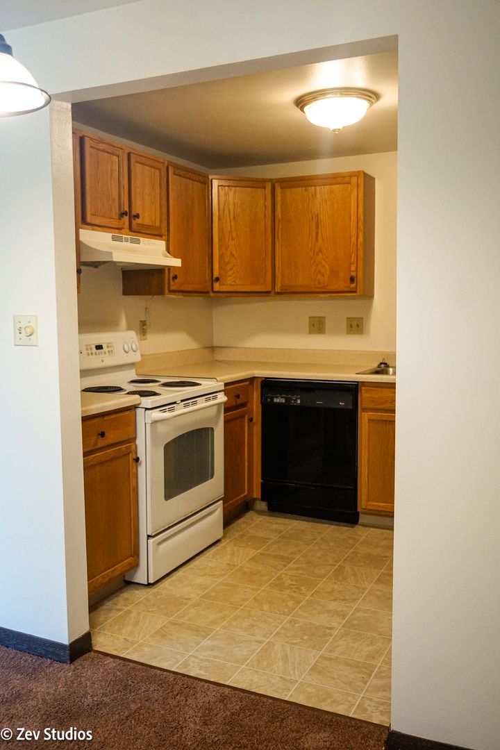 Endicott Apartment: 207 Bornt Hill Rd