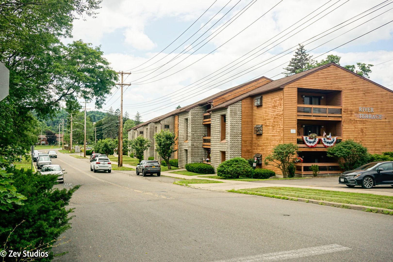 Endicott Apartment: 427 River Terrace