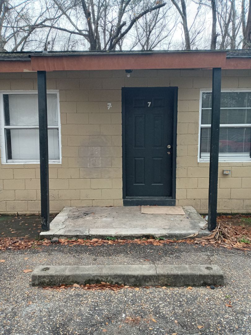 Phenix City Apartment: 441 S. Seale Rd - Pinewood Park
