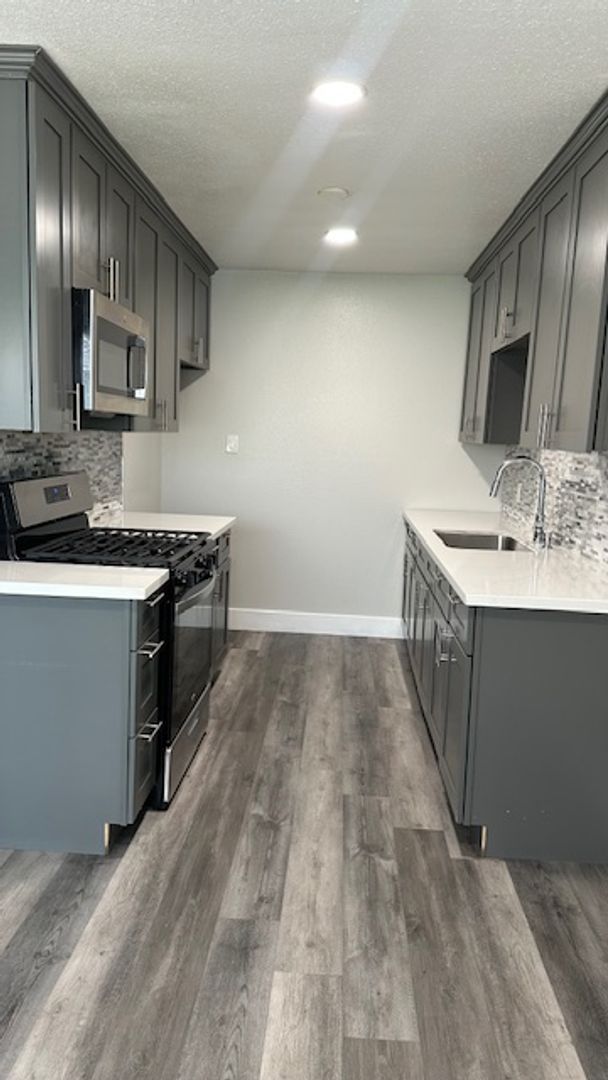 Flallon Apartments 2 of 8
