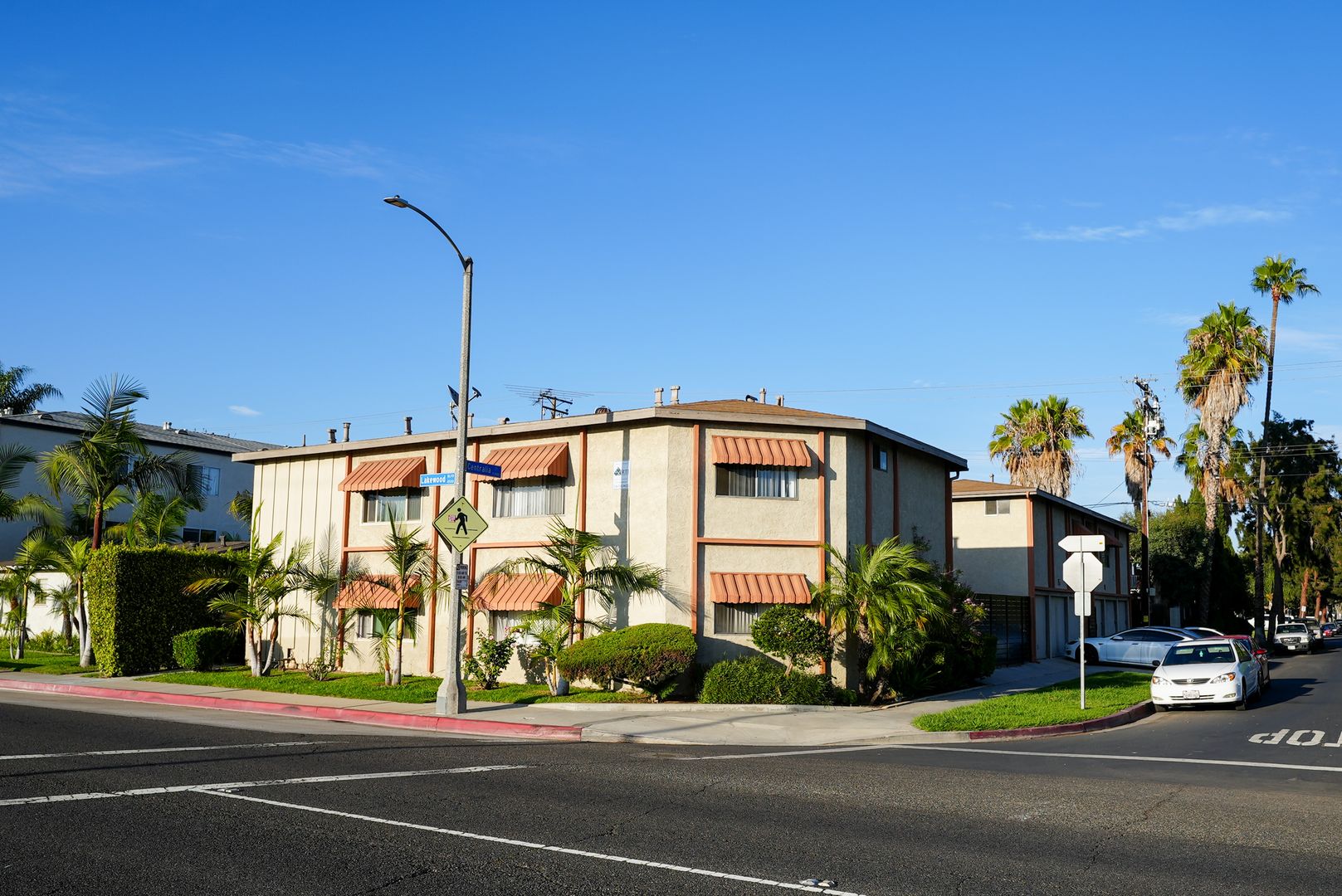 Long Beach Apartment: 4500 N Lakewood Ave