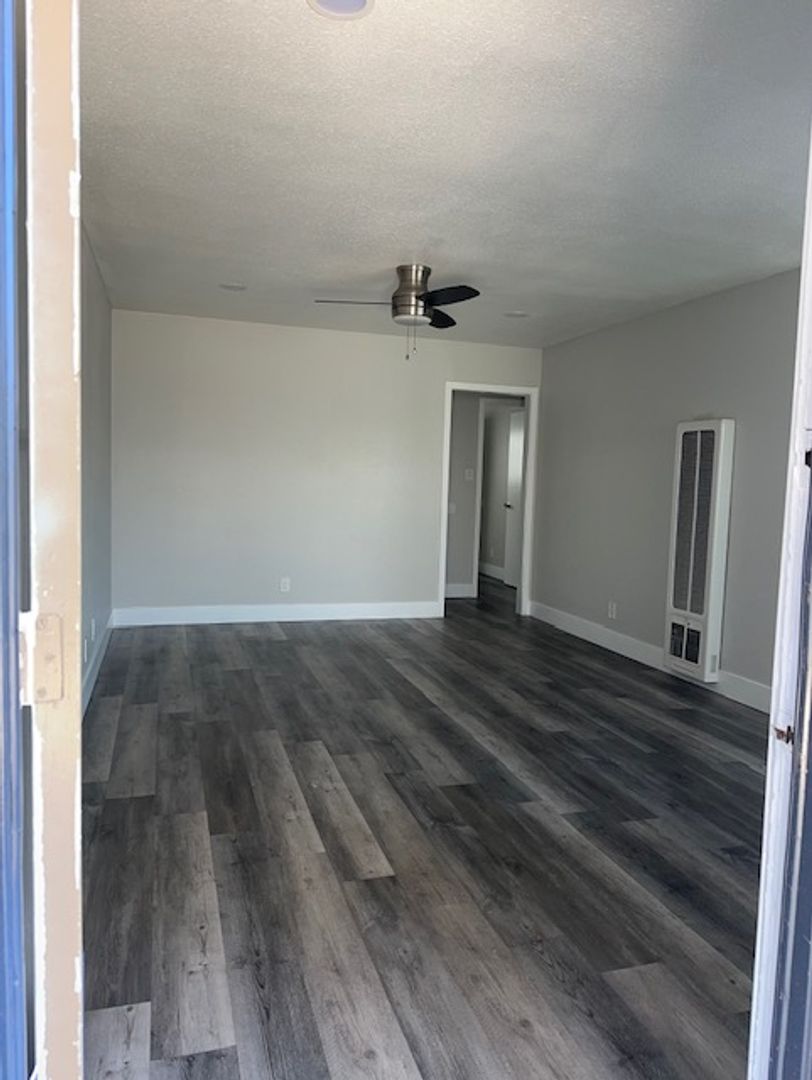Flallon Apartments 4 of 11