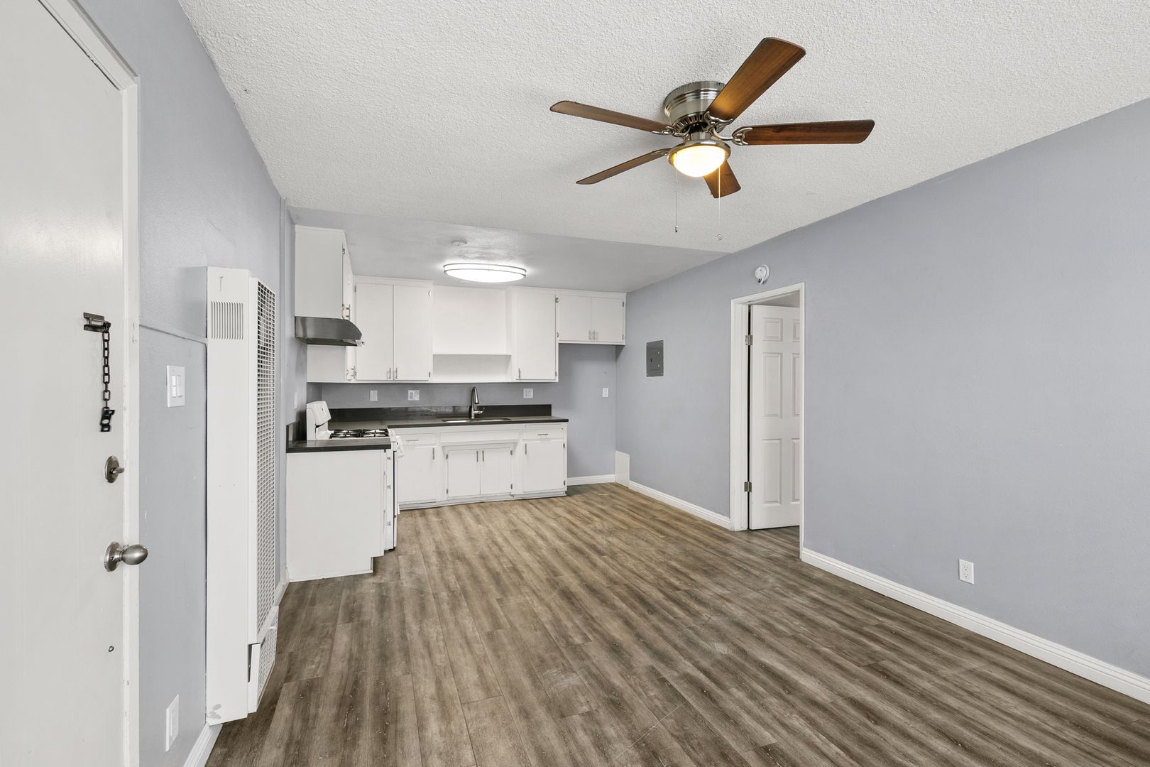 Long Beach Apartment: 1315 W 19th Street