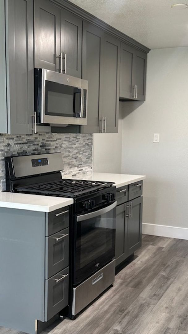 Norwalk Apartment: 14339 Flallon Ave