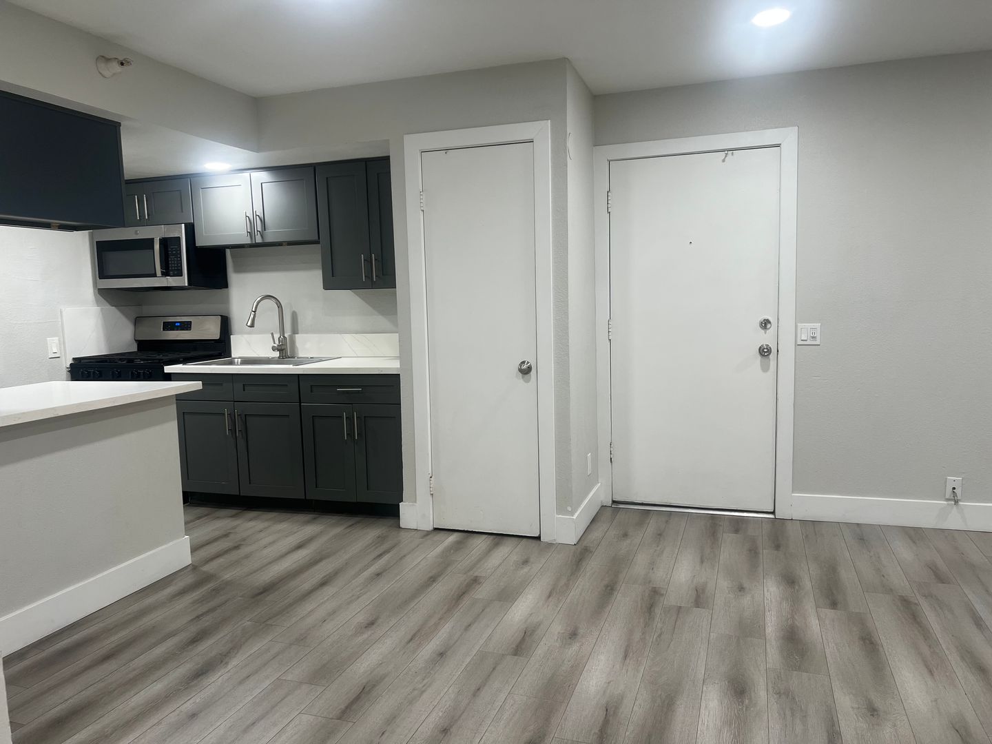 Santa Ana Apartment: 1114 W Santa Ana