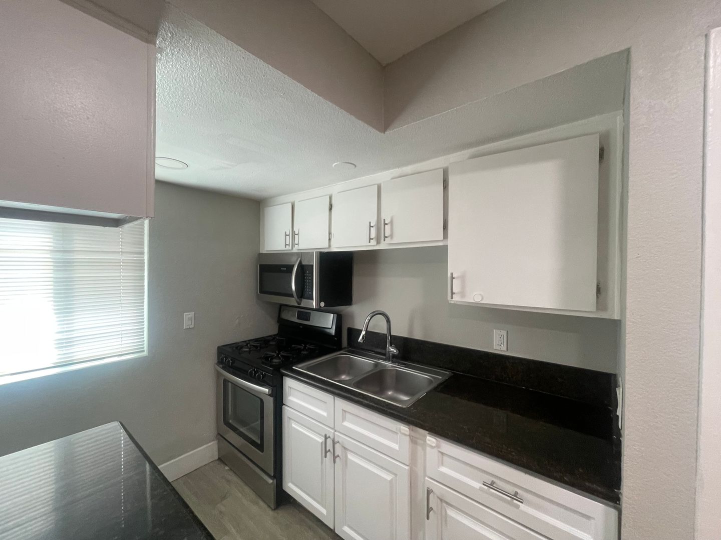Santa Ana Apartment: 1114 W Santa Ana