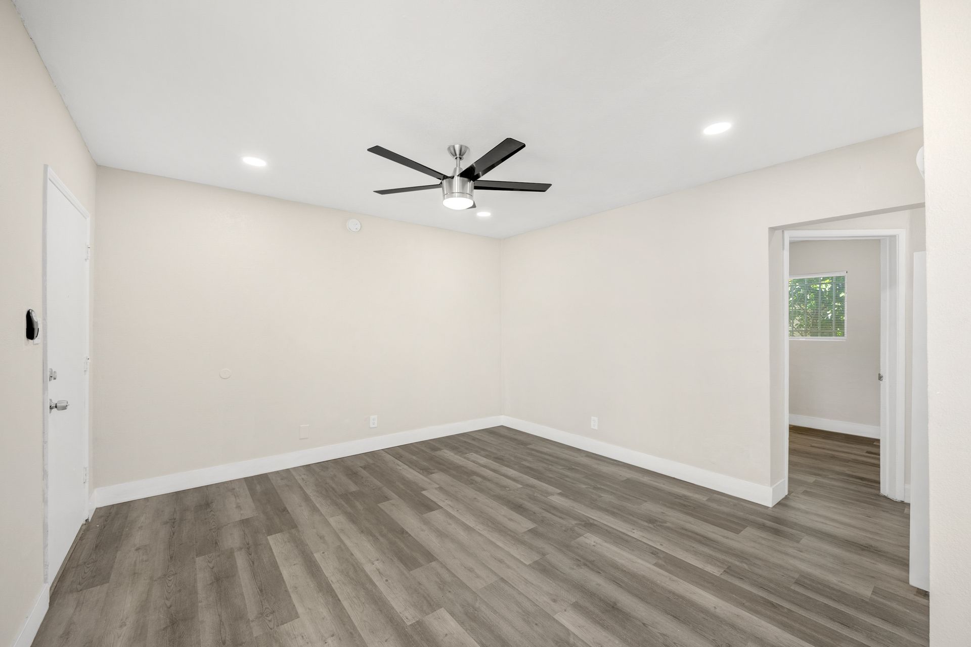 Lakewood Apartments 6 of 8