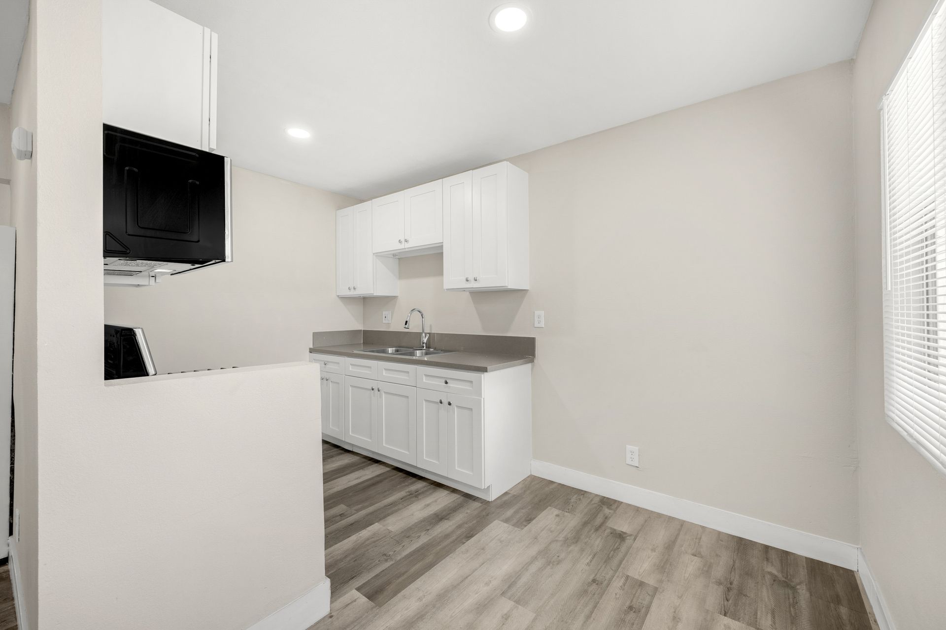 Lakewood Apartments 8 of 8