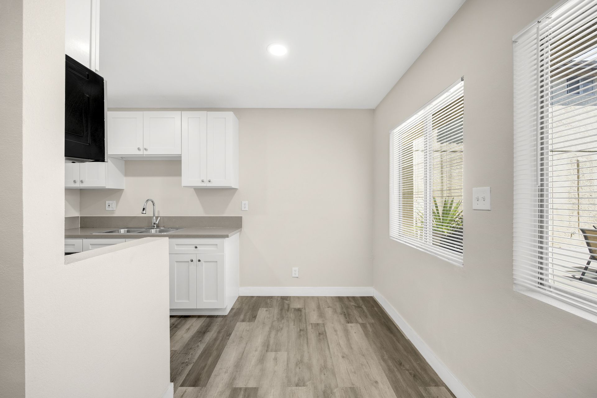 Lakewood Apartments 7 of 8