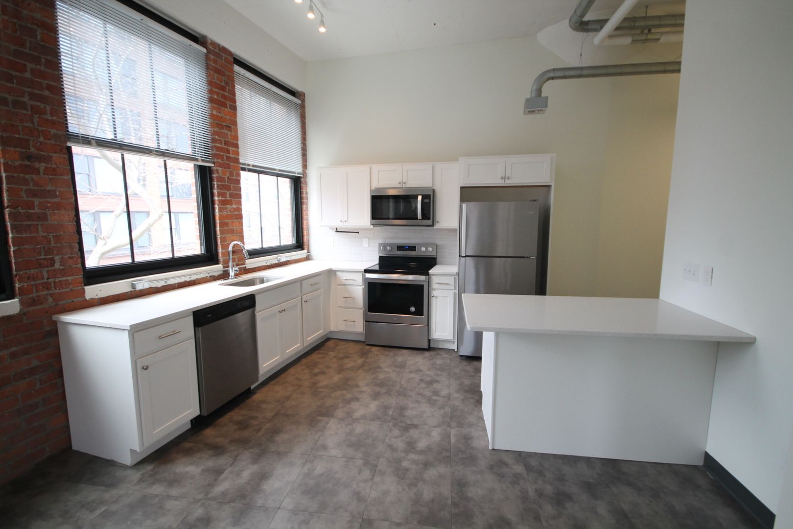 Springfield Apartment: 151 Chestnut St
